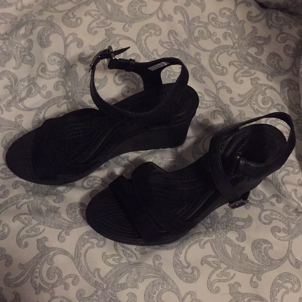black wedge crocs size 6